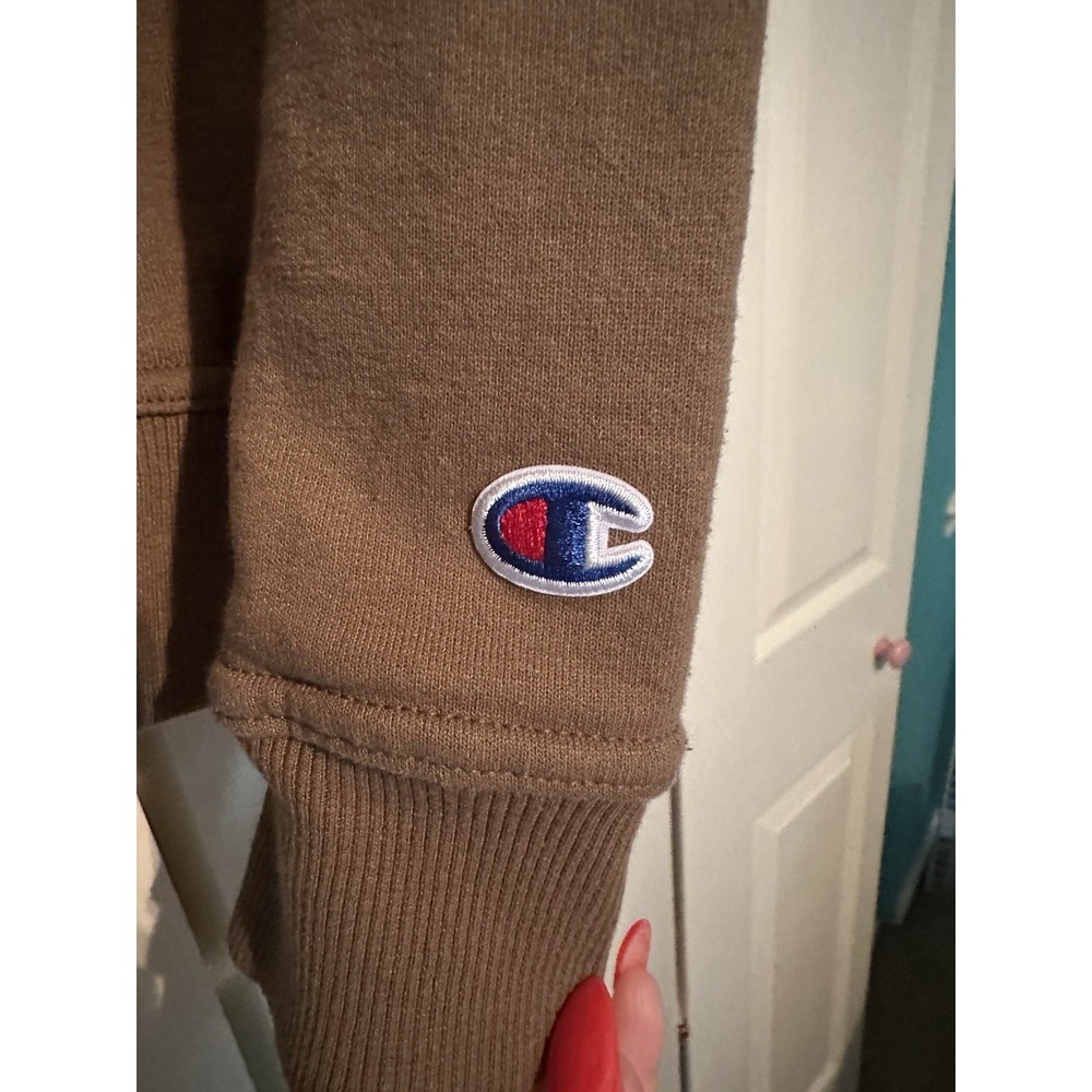 Champion - Picture 2 of 3